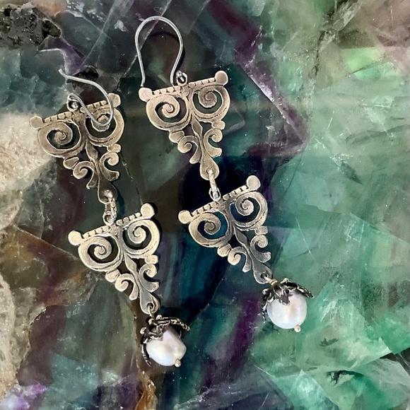 Artisan Gunmetal Silver Pearl Owl Dangle Earrings Statement Earrings🎁 - Picture 1 of 2